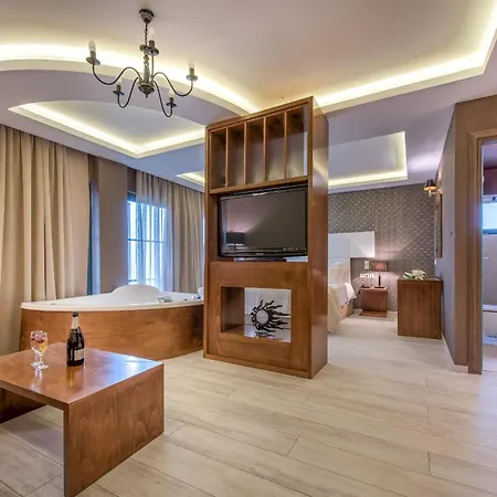 ホテル Elegance Luxury Executive - Adults Only 5*